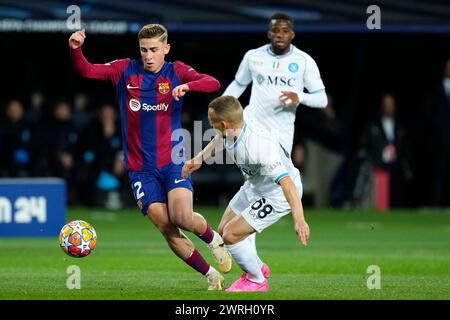 Barcelone, Espagne. 12 mars 2024. Fermin (FC Barcelone) affronte Stanislav Lobotka (SSC Napoli) lors du match de la Ligue des Champions entre le FC Barcelone et la SSC Napoli, au stade Estadi Lluis Companys de Barcelone, Espagne, le 12 mars 2024. Foto : Siu Wu crédit : dpa/Alamy Live News Banque D'Images