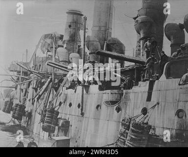 VINDICATIF après ZEEBRUGGE, 23 mai 1918 (date de création ou de publication ultérieure). Le HMS Vindictive était un croiseur britannique de classe arrogante qui a participé au raid de Zeebrugge pendant la première Guerre mondiale Banque D'Images