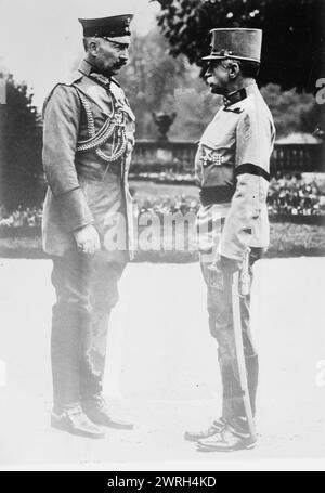 Kaiser &amp ; Gen. von Hotzendorf, entre 1914 et 1915. Kaiser Guillaume II d'Allemagne (1859-1941) avec le comte Franz Xaver Joseph Conrad von Ho&#xa8;tzendorf (1852-1925), officier de l'armée austro-hongroise. Banque D'Images