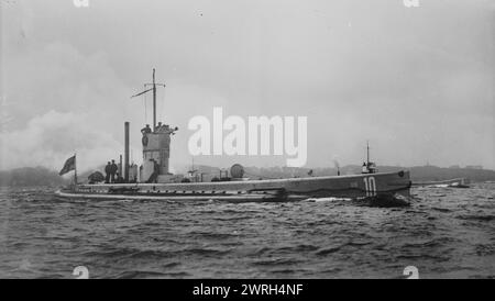 Sous-marin "U-10" à pleine vitesse, entre c1914 et c1915. Le sous-marin allemand U-10 qui a servi pendant la première Guerre mondiale Banque D'Images