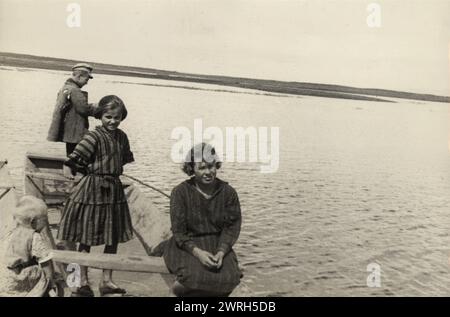 Les enfants de Cupidon, 1929. Au début de l'ère Staline, le Kremlin a établi un nouveau territoire administratif en extrême-Orient soviétique - la région autonome juive - pour servir de patrie juive. La capitale de la région était la ville de Birobidzhan. Cet album comprend 274 photographies des premières années de Birobidzhan, à partir de la fin des années 1920 Bibliothèque nationale de Russie Banque D'Images