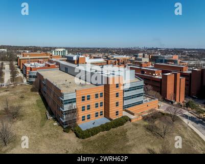 Vue aérienne de l'Université du Maryland Baltimore County UMBC Catonsville bureau d'admission, piscine, communs, quad, Honors College, bureau d'admission, retri Banque D'Images