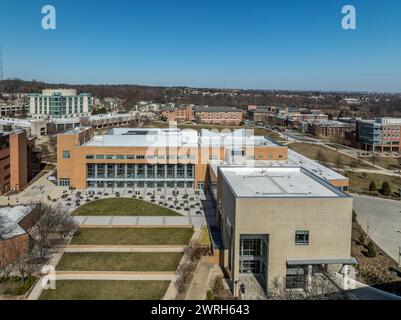 Vue aérienne de l'Université du Maryland Baltimore County UMBC Catonsville bureau d'admission, piscine, communs, quad, Honors College, bureau d'admission, retri Banque D'Images