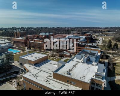 Vue aérienne de l'Université du Maryland Baltimore County UMBC Catonsville bureau d'admission, piscine, communs, quad, Honors College, bureau d'admission, retri Banque D'Images