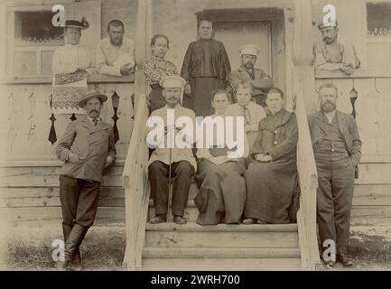 Un groupe d'enseignants (Société Yenisei) dans un sanatorium sur le lac Shira, 1903. Cette collection comprend plus de quatre cents photographies de la vie quotidienne dans la province de Yenisei à la fin de la période tsariste. Les photographies incluent des paysans, des Cosaques et des fonctionnaires de haut rang. Krasnoiarsk Krai Musée d'histoire régionale et de vie folklorique Banque D'Images