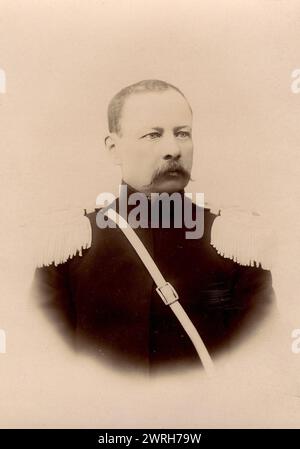 Vasily Ivanovitch Yanenko - commandant de la centaine de cosaques montés de Krasnoïarsk., 1890. Cette collection comprend plus de quatre cents photographies de la vie quotidienne dans la province de Yenisei à la fin de la période tsariste. Les photographies incluent des paysans, des Cosaques et des fonctionnaires de haut rang. Banque D'Images