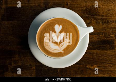 Cafe latte avec latte art Banque D'Images
