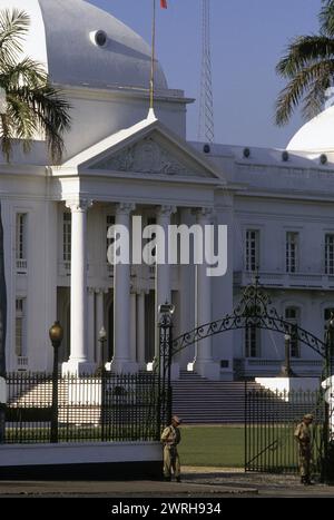 Le Palais National d'Haïti photographié ici en 1994 était la résidence officielle du président d'Haïti, situé dans la capitale de Port-au-Prince. Banque D'Images