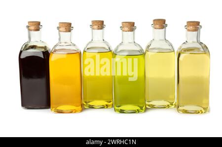 Graisses végétales. Bouteilles de différentes huiles de cuisson isolées sur blanc Banque D'Images