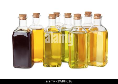 Graisses végétales. Bouteilles de différentes huiles de cuisson isolées sur blanc Banque D'Images