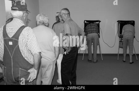 Les gens attendent en file pour voter à Lancaster SC USA Banque D'Images