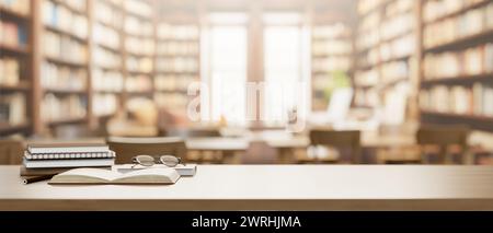 Un espace de présentation pour exposer des produits, des lunettes et des livres sur une table en bois avec un fond flou d'une spacieuse bibliothèque vintage. educati Banque D'Images