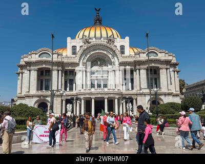 Palais des Beaux-Arts de Mexico en février 2024 (© photo Luis Gutierrez/Norte photo) Palacio de Bellas Artes en la Ciudad de Mexico a febrero 2024 (© photo Luis Gutierrez/Norte photo) Banque D'Images