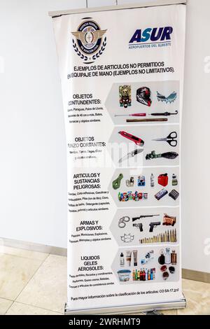 Merida Mexique, Manuel Crescencio Rejon Merida Aéroport International, intérieur, zone de porte de hall de terminal, avertissement de bannière de signe, interdit Banque D'Images