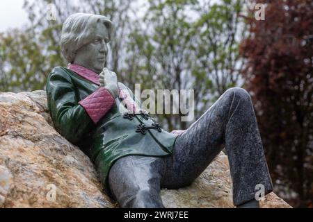 La célèbre statue de Danny Osborne du poète irlandais, dramaturge et esprit, Oscar Wilde. Dublin, Irlande Banque D'Images