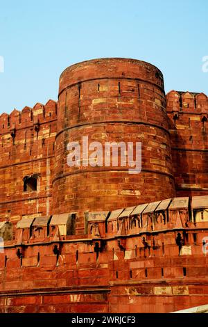 Vue partielle du mur de fortification du Fort d'Agra (Rouge), Agra, Uttar Pradesh, Inde Banque D'Images