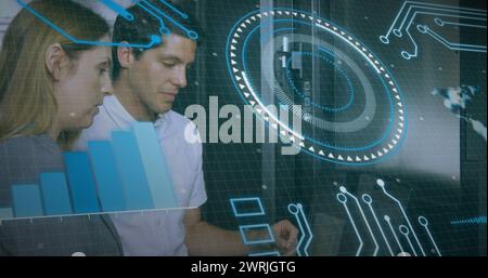 Image du traitement des données sur divers médecins hommes et femmes Banque D'Images