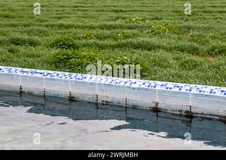 Un réservoir d'eau pour l'irrigation agricole, avec de l'espace pour le texte Banque D'Images