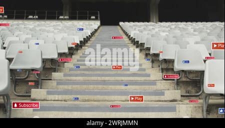 Image des icônes des médias sociaux sur les bannières au-dessus des stands vides dans les stades sportifs Banque D'Images