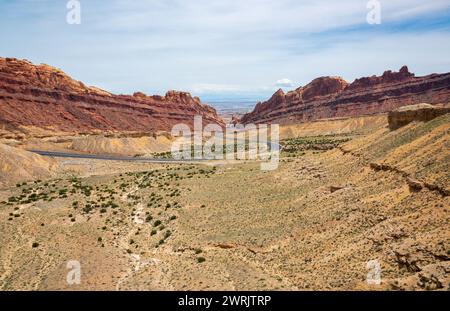 Vue sur le canyon Spotted Wolf le long de la I-70 dans le centre de l'Utah, États-Unis Banque D'Images