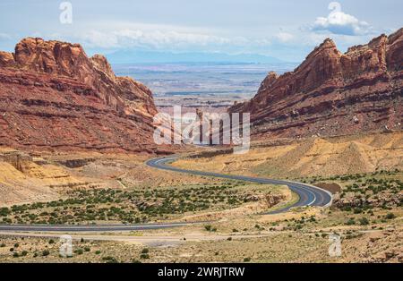 Vue sur le canyon Spotted Wolf le long de la I-70 dans le centre de l'Utah, États-Unis Banque D'Images