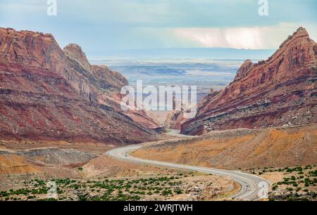 Vue sur le canyon Spotted Wolf le long de la I-70 dans le centre de l'Utah, États-Unis Banque D'Images