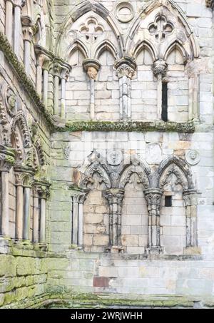 Ruines de l'ancienne abbaye du palais de Holyrood (holyroodhouse), à Édimbourg, demeure du monarque britannique en Écosse. Banque D'Images