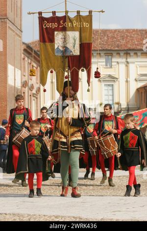 Traditionnel défilé médiéval historique du Palio d'Asti dans le Piémont, Italie Banque D'Images