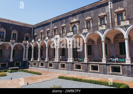 Université de Catane - Département des Sciences humaines, ancien monastère de San Nicolo l'Arena à Catane, Sicile, Italie Banque D'Images