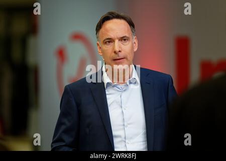 Essen, Allemagne. 13 mars 2024. Marc Spieker, directeur financier d'EON, sur le podium lors de la conférence de presse annuelle d'Eon se pour 2023 crédit : Henning Kaiser/dpa/Alamy Live News Banque D'Images