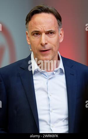 Essen, Allemagne. 13 mars 2024. Marc Spieker, directeur financier d'EON, sur le podium lors de la conférence de presse annuelle d'Eon se pour 2023 crédit : Henning Kaiser/dpa/Alamy Live News Banque D'Images