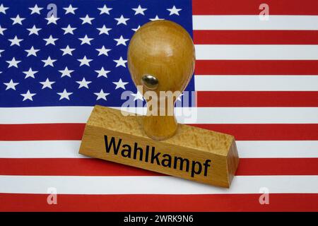 Stempel auf USA-Fahne mit Schriftzug Wahlkampf Stempel auf USA-Fahne mit Schriftzug Wahlkampf, 13.03.2024, Borkwalde, Brandenburg, Auf einem Sternenbanner steht ein Stempel mit dem Schriftzug Wahlkampf. *** Timbre sur le drapeau américain avec lettrage campagne électorale timbre sur le drapeau américain avec lettrage campagne électorale, 13 03 2024, Borkwalde, Brandebourg, sur une bannière étoilée est un timbre avec lettrage campagne électorale Banque D'Images