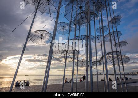 Sculpture de parapluies de George Zongolopoulos à Thessalonique, Grèce Banque D'Images