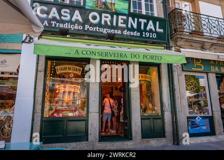 Casa Oriental magasin traditionnel dans la paroisse civile de Vitoria de Porto ville, Portugal Banque D'Images