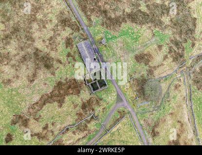 prise de vue aérienne par drone d'un farmohouse abandonné sur les landes de pennine west yorkshire Banque D'Images