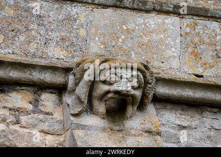 Une gargouille sur l'église All Saints, Buckworth, Cambridgeshire, Angleterre, Royaume-Uni Banque D'Images