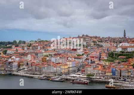 Vue aérienne de la ville de Porto, Portugal avec la zone de front de mer appelée Ribeira Banque D'Images
