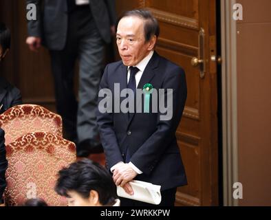 13 mars 2024, Tokyo, Japon - le gouverneur de la Banque du Japon, Kazuo Ueda, quitte la session du comité budgétaire de la Chambre haute à la Diète nationale à Tokyo le mercredi 13 mars 2024. (Photo de Yoshio Tsunoda/AFLO) Banque D'Images