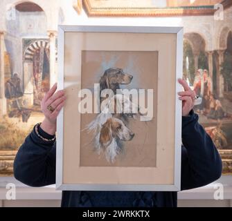 Bellmans, Londres, Royaume-Uni. 13 mars 2024. Bellmans Fine Art Auctioneers prévisualise les œuvres des ventes à venir. Les points forts incluent : trois Setters dans un paysage d'Arthur Wardle, crayon et pastel. Crédit : Malcolm Park/Alamy Live News Banque D'Images