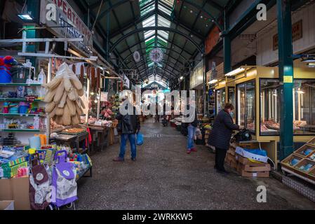 Ruelle sur le marché alimentaire de Kapani dans la ville de Thessalonique, Grèce Banque D'Images
