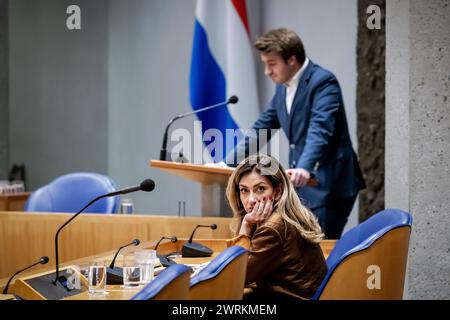 LA HAYE - le ministre sortant Dilan Yesilgoz (Justice et sécurité) et Jesse six Dijkstra (NSC) lors d'un débat à la Chambre des représentants sur le traitement des données dans l'approche personnelle de la radicalisation et des activités terroristes. ANP ROBIN VAN LONKHUIJSEN pays-bas OUT - belgique OUT Banque D'Images