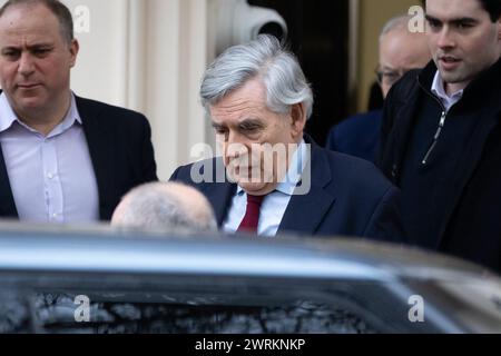 Londres, Royaume-Uni. 11 mars 2024. Gordon Brown, ancien premier ministre travailliste, quitte l'Institut pour le gouvernement après le lancement du rapport final de la Commission sur le Centre du gouvernement. Crédit : SOPA images Limited/Alamy Live News Banque D'Images