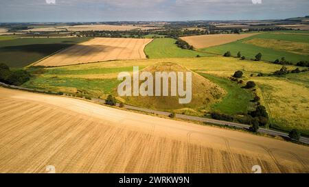 Silbury Hill en automne, vue aérienne, Wiltshire Banque D'Images