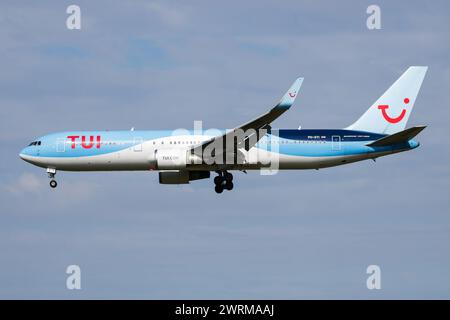 Amsterdam, pays-Bas - 3 juillet 2017 : avion de passagers TUI TUIfly à l'aéroport. Planifiez un vol. Aviation et aéronefs. Transport aérien. Global int Banque D'Images
