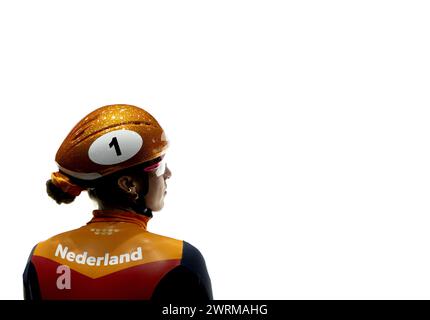 ROTTERDAM - Suzanne Schulting pendant l'entraînement avant les Championnats du monde sur courte piste à Ahoy. ANP KOEN VAN WEEL Banque D'Images