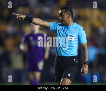 Monterrey, Mexique. 12 mars 2024. MONTERREY, MEXIQUE - 12 MARS 2024 : deuxième manche de la Coupe des Champions de la CONCACAF du 16e match entre UANL Tigres et Orlando City SC à Estádio Universitário. L'arbitre donne un penalty à Orlando City crédit obligatoire : Toby Tande/PXImages crédit : PX images/Alamy Live News Banque D'Images