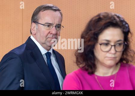 Boris Pistorius (SPD), ministre fédéral de la Défense, lors d'une réunion du Cabinet fédéral le 13 mars 2024 à la Chancellerie fédérale à Berlin. Boris Pistorius (SPD), Bundesminister der Verteidigung, BEI einer Sitzung des Bundeskabinetts am 13.03.24 im Bundeskanzleramt Berlin. Banque D'Images