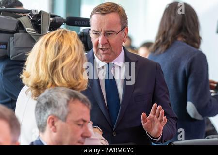 Boris Pistorius (SPD), ministre fédéral de la Défense, lors d'une réunion du Cabinet fédéral le 13 mars 2024 à la Chancellerie fédérale à Berlin. Boris Pistorius (SPD), Bundesminister der Verteidigung, BEI einer Sitzung des Bundeskabinetts am 13.03.24 im Bundeskanzleramt Berlin. Banque D'Images