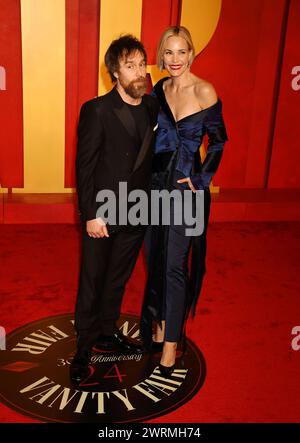 Beverly Hills, Californie, États-Unis. 10 mars 2024. Sam Rockwell et Leslie Bibb assistent à la Vanity Fair Oscar Party 2024 organisée par Radhika Jones au Wallis Annenberg Center for the Performing Arts le 10 mars 2024 à Beverly Hills, Californie. Crédit : Jeffrey Mayer/Media Punch/Alamy Live News Banque D'Images