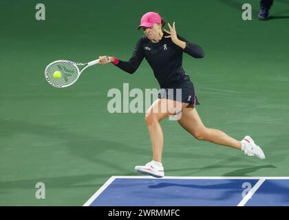 IgA Swiatek (POL) en action aux Championnats de tennis Duty Free de Dubaï 2024, Dubaï, U.A.E. Banque D'Images